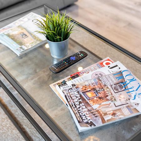 Stylish 2 Bedroom Apartment - Balcony - Secure Parking - Top Rated - 5Mc 버밍엄 외부 사진