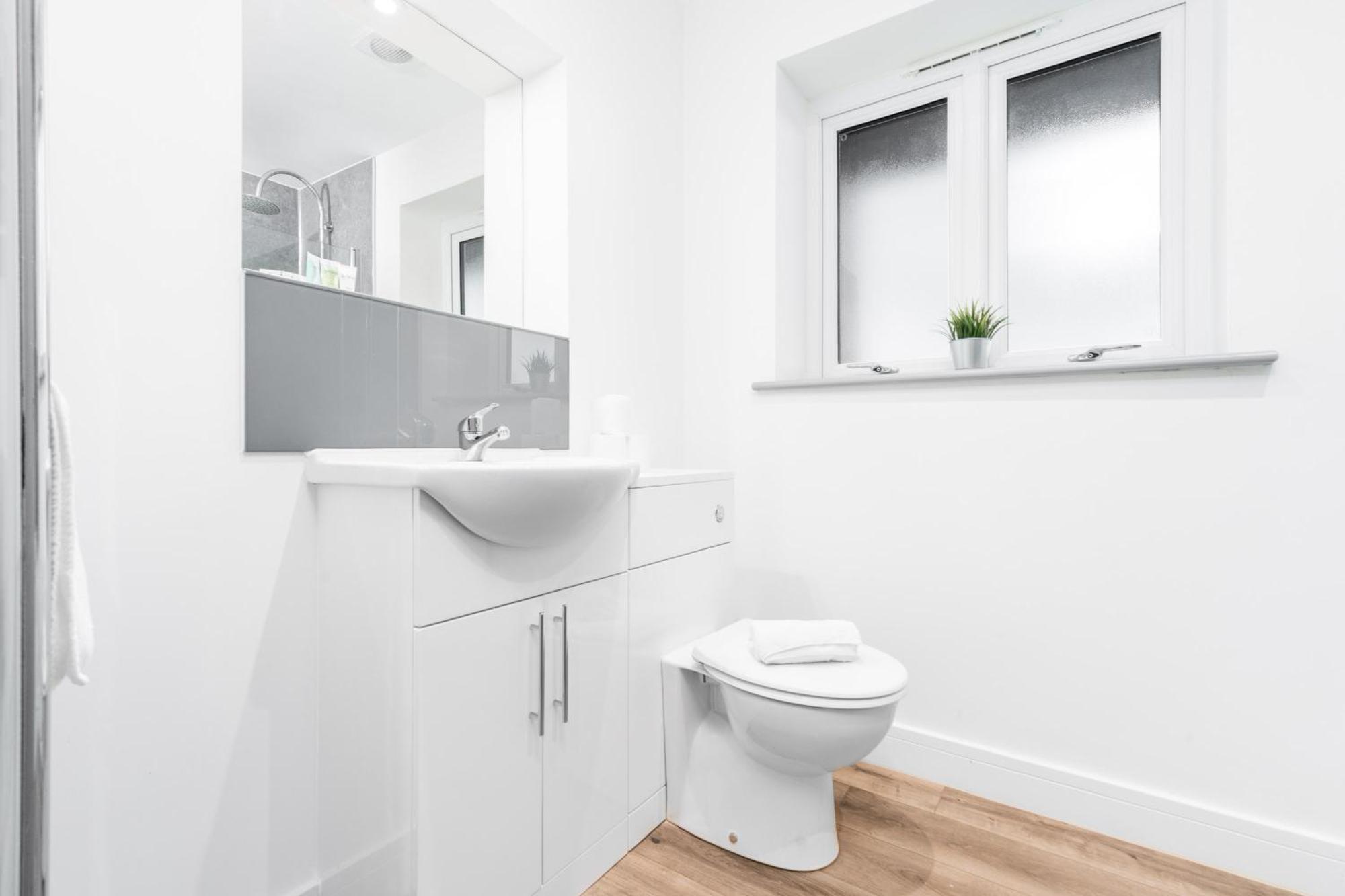 Stylish 2 Bedroom Apartment - Balcony - Secure Parking - Top Rated - 5Mc 버밍엄 외부 사진