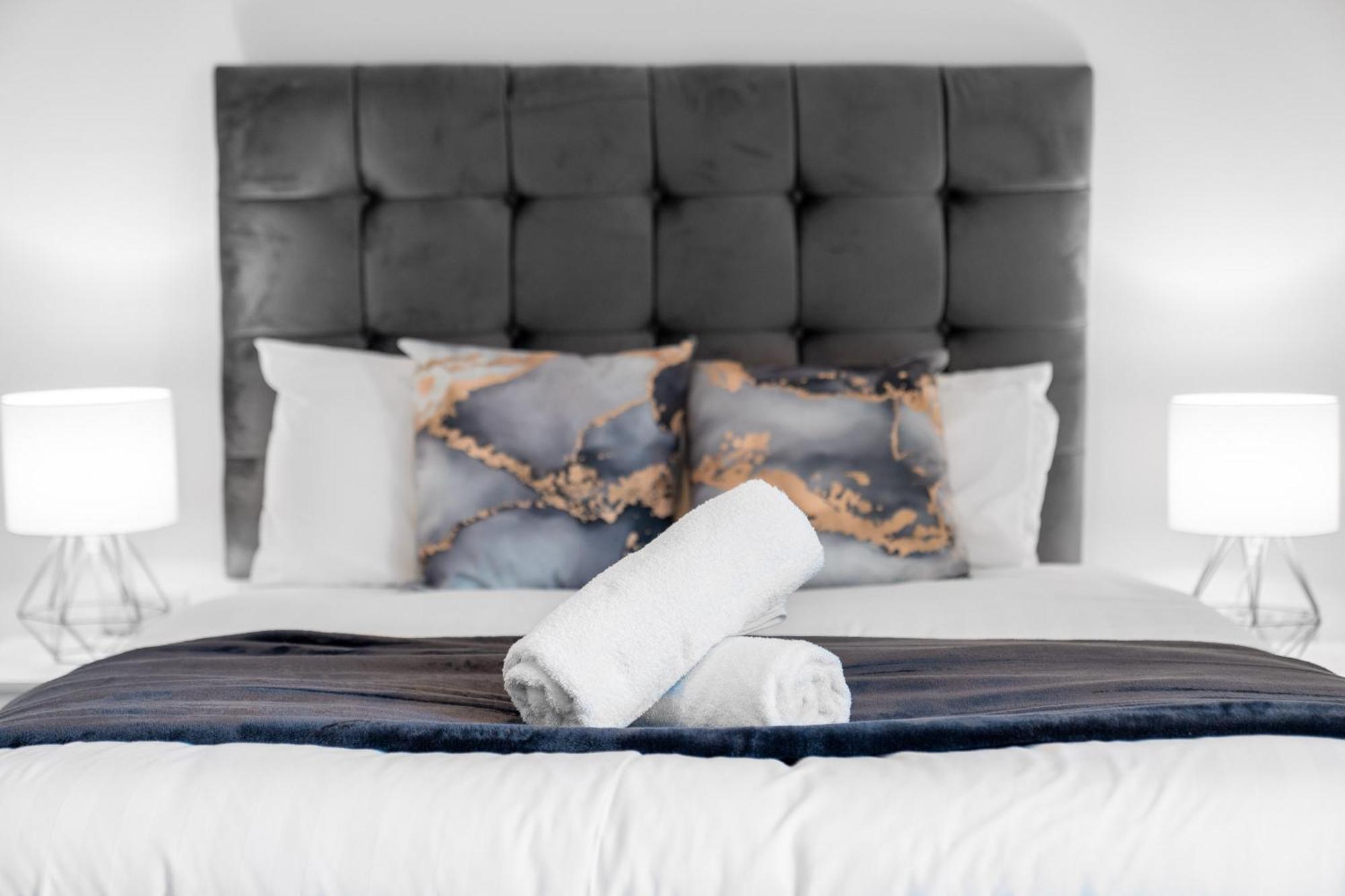 Stylish 2 Bedroom Apartment - Balcony - Secure Parking - Top Rated - 5Mc 버밍엄 외부 사진