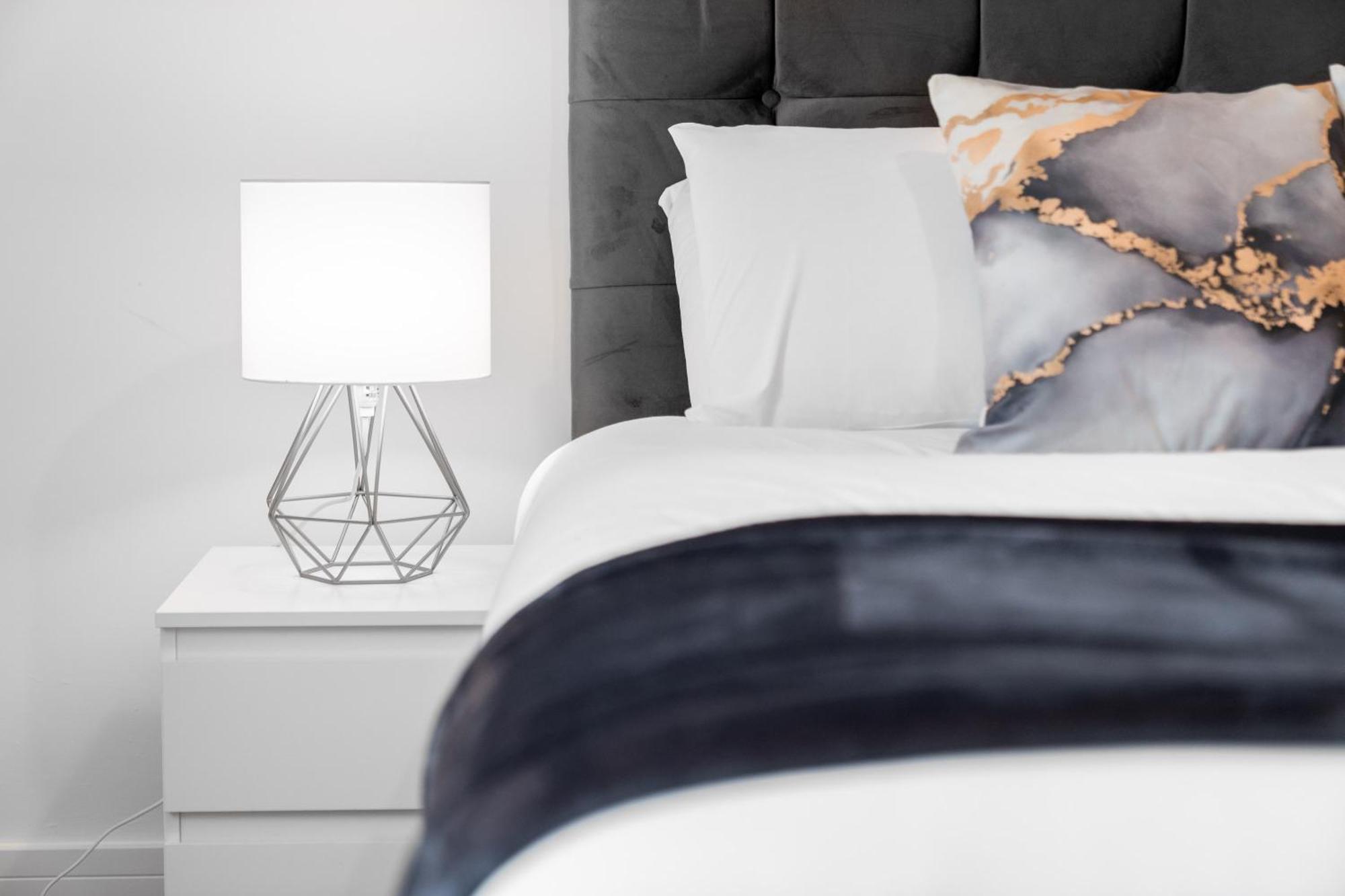 Stylish 2 Bedroom Apartment - Balcony - Secure Parking - Top Rated - 5Mc 버밍엄 외부 사진