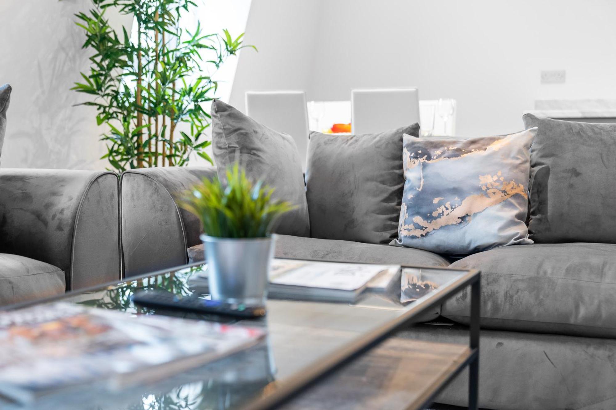 Stylish 2 Bedroom Apartment - Balcony - Secure Parking - Top Rated - 5Mc 버밍엄 외부 사진