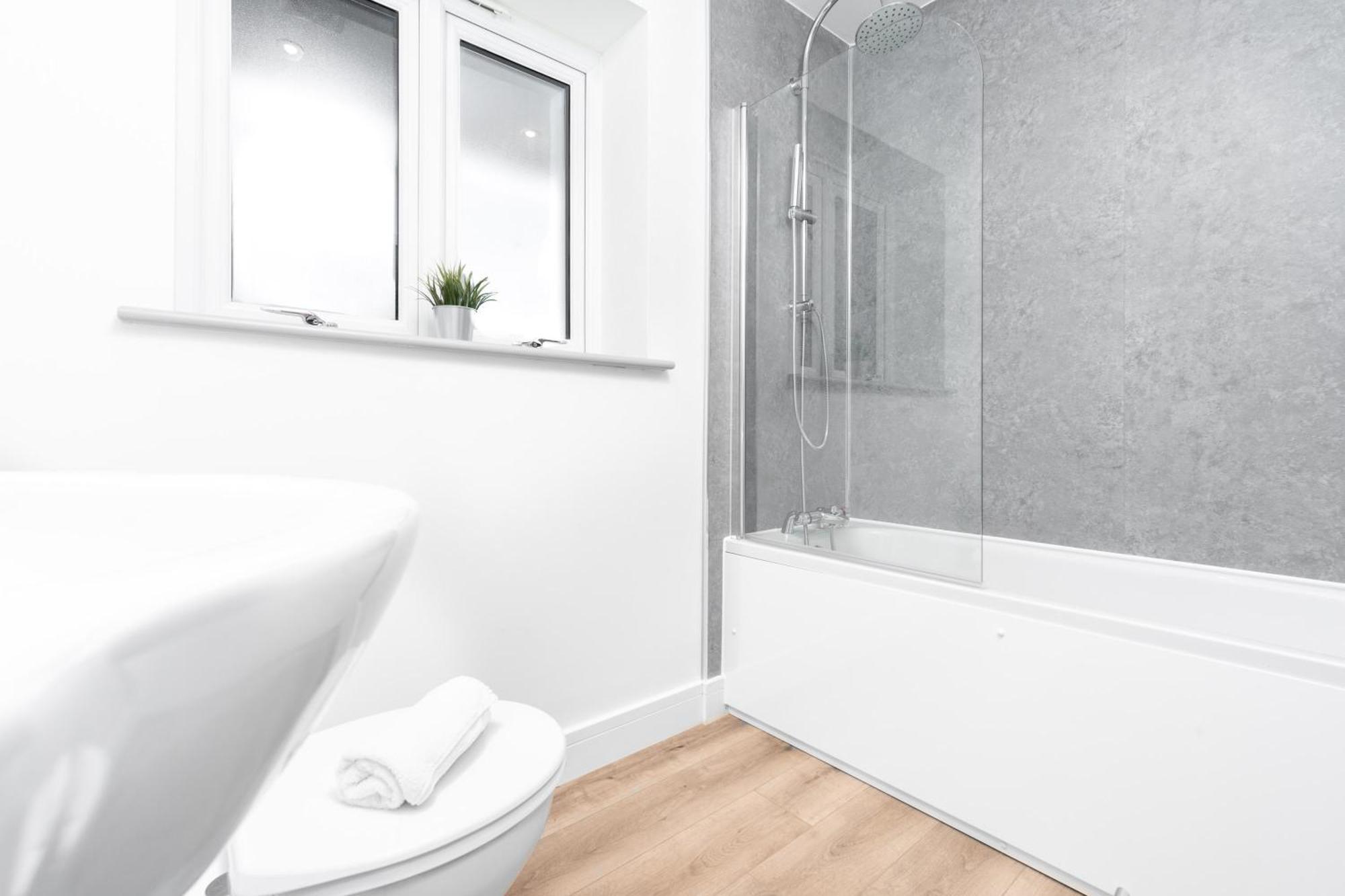 Stylish 2 Bedroom Apartment - Balcony - Secure Parking - Top Rated - 5Mc 버밍엄 외부 사진