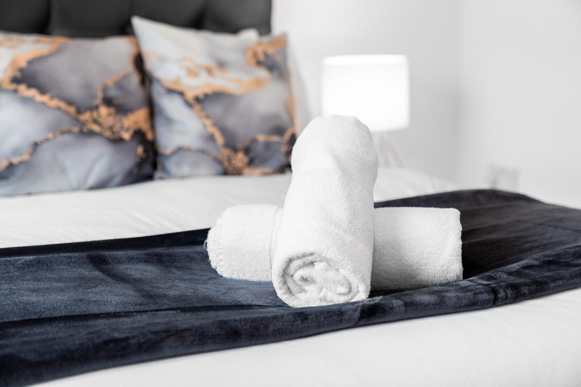 Stylish 2 Bedroom Apartment - Balcony - Secure Parking - Top Rated - 5Mc 버밍엄 외부 사진